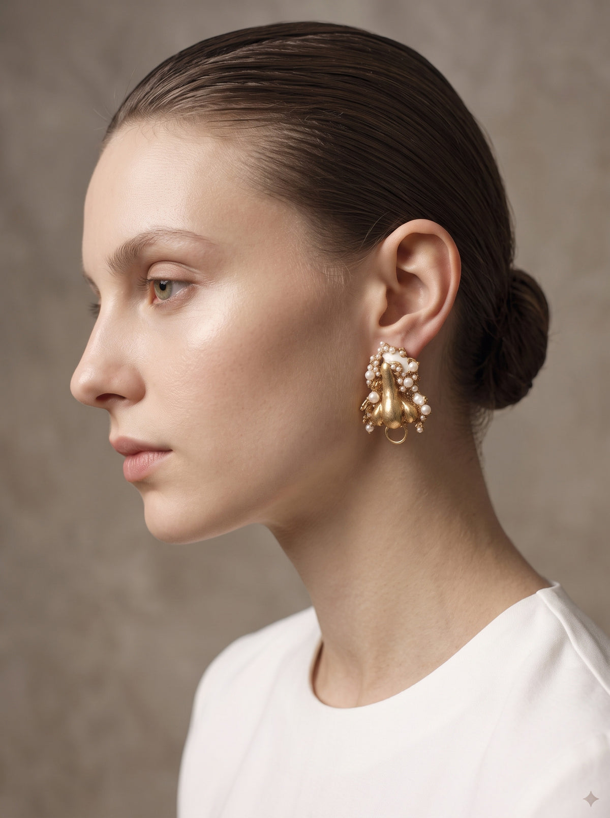 Nose Motif Pearl Vintage Gold Earrings