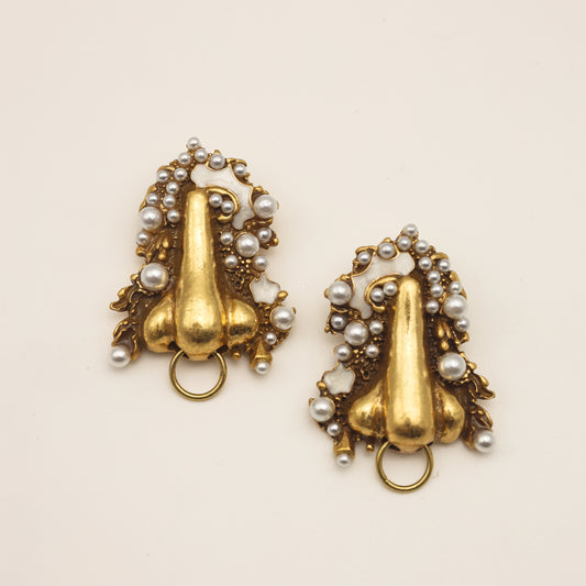 Nose Motif Pearl Vintage Gold Earrings