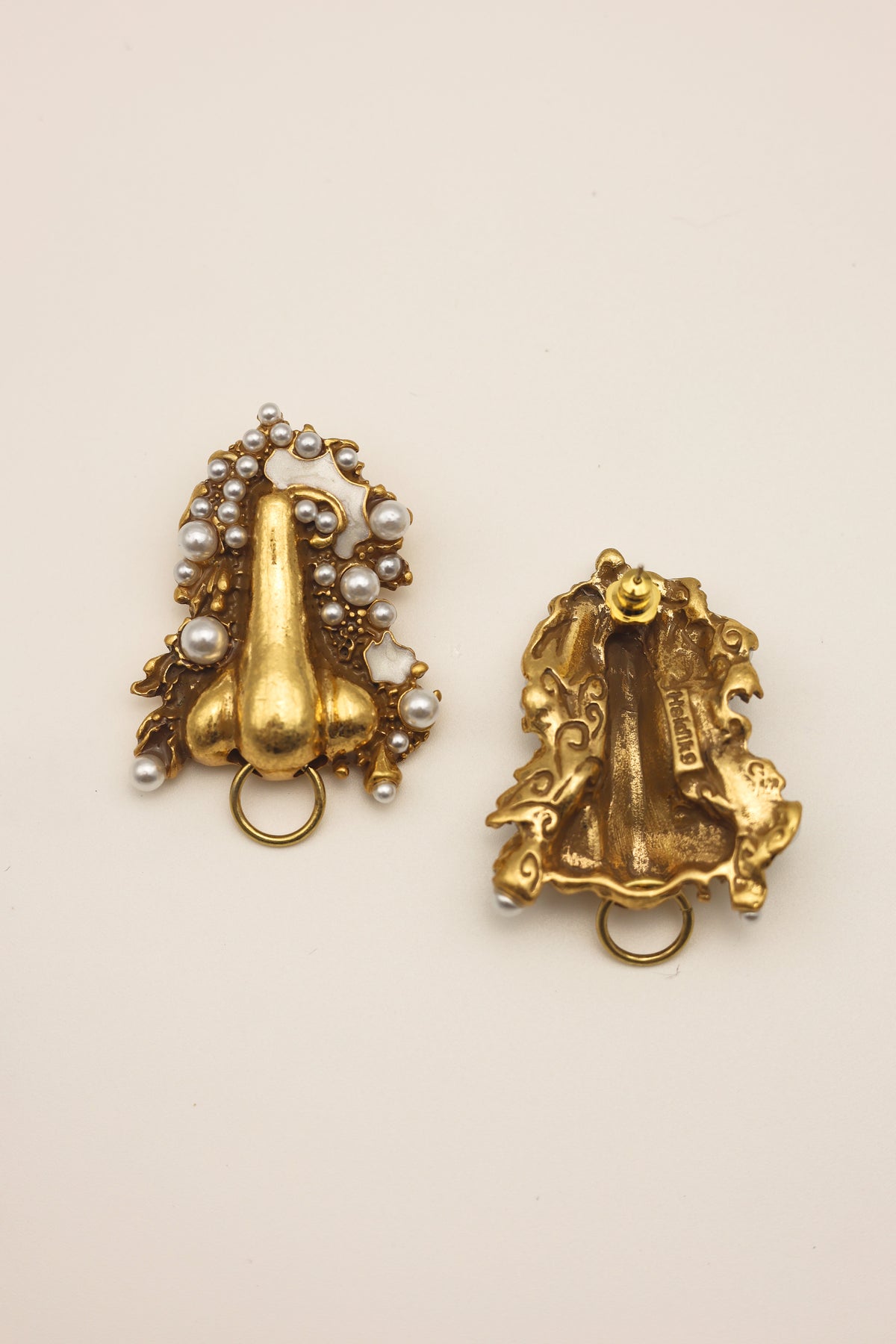 Nose Motif Pearl Vintage Gold Earrings