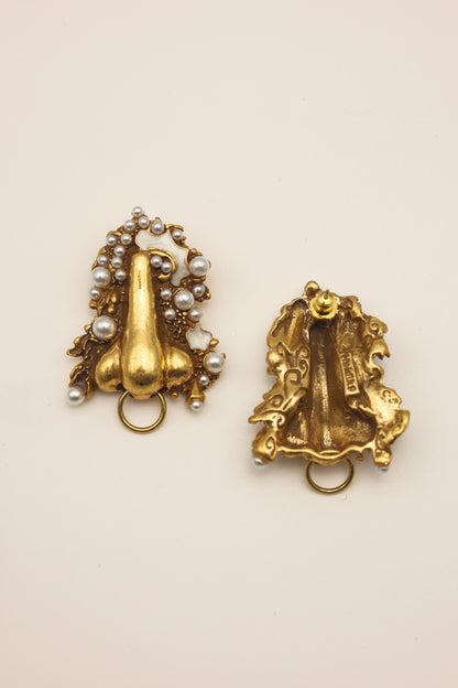 Nose Motif Pearl Vintage Gold Earrings